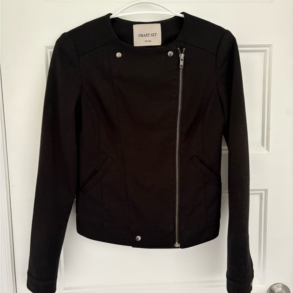 Smart Set Black Blazer Jacket with Structured Design